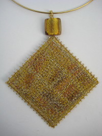 Golden pendant necklace